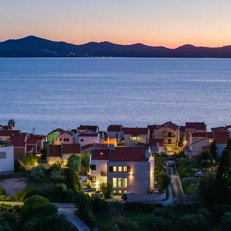 Paradise In With 6 Bedrooms, Pool And Gaming Villa *