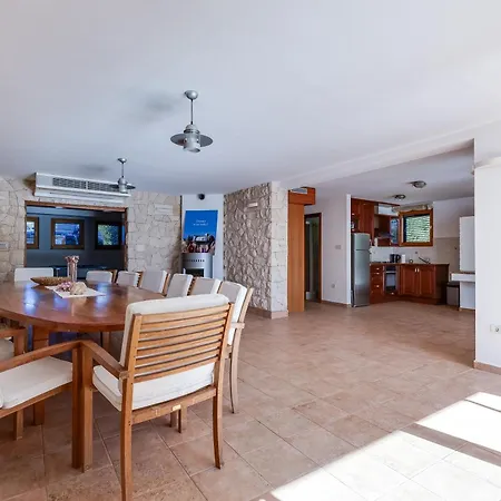 Paradise In With 6 Bedrooms, Pool And Gaming וילה זאדאר