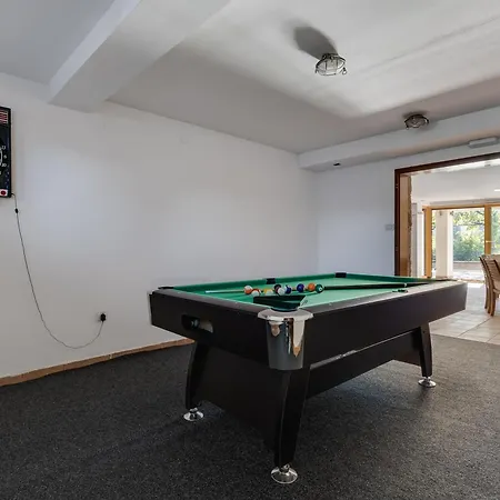 Paradise In With 6 Bedrooms, Pool And Gaming וילה זאדאר