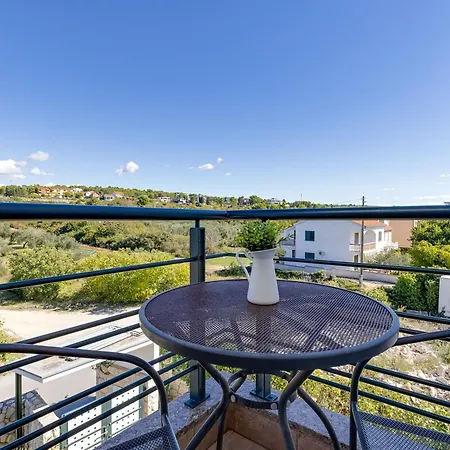 Villa Paradise In With 6 Bedrooms, Pool And Gaming Zadar