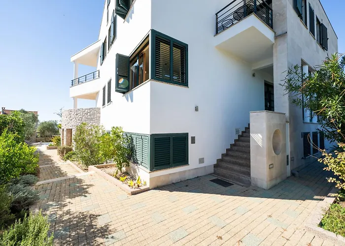 Paradise In With 6 Bedrooms, Pool And Gaming 빌라 자다르