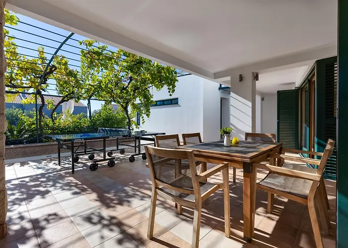 Paradise In With 6 Bedrooms, Pool And Gaming * 자다르