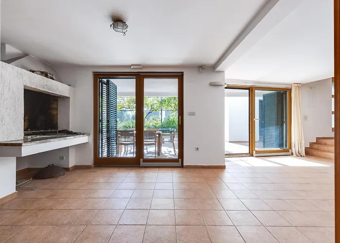 Paradise In With 6 Bedrooms, Pool And Gaming Zadar