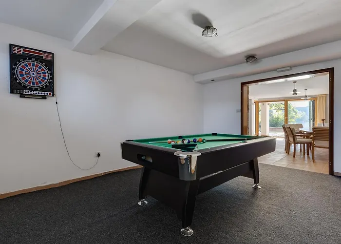Paradise In With 6 Bedrooms, Pool And Gaming 빌라 자다르