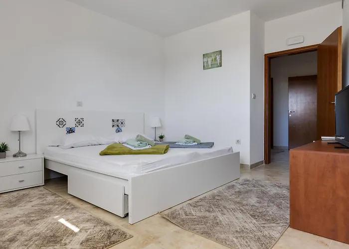 빌라 Paradise In With 6 Bedrooms, Pool And Gaming 자다르