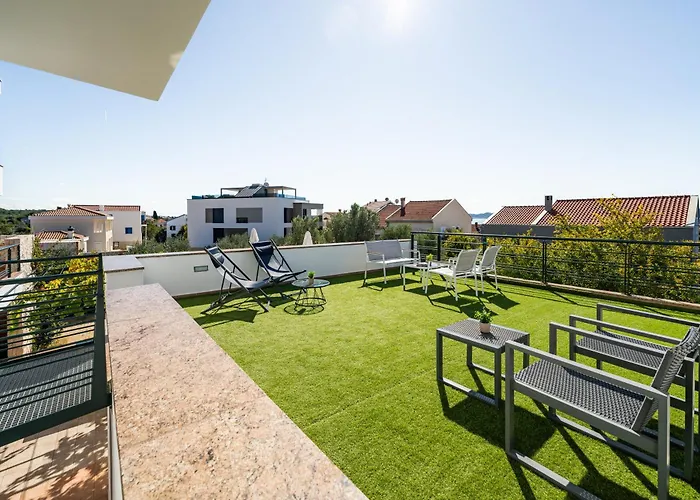 Paradise In With 6 Bedrooms, Pool And Gaming * Zadar