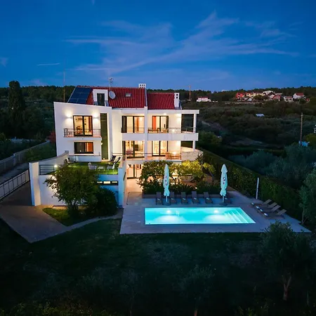 Paradise In With 6 Bedrooms, Pool And Gaming * Ζαντάρ