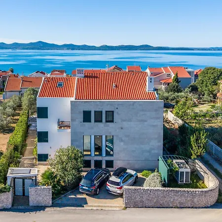 Villa Paradise In With 6 Bedrooms, Pool And Gaming Zára