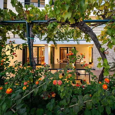 Paradise In With 6 Bedrooms, Pool And Gaming