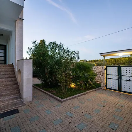 Βίλα Paradise In With 6 Bedrooms, Pool And Gaming *