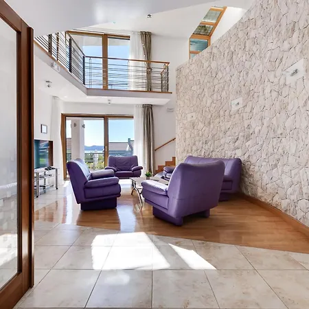 Βίλα Paradise In With 6 Bedrooms, Pool And Gaming Ζαντάρ