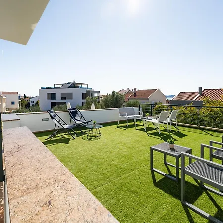 Paradise In With 6 Bedrooms, Pool And Gaming * Zára
