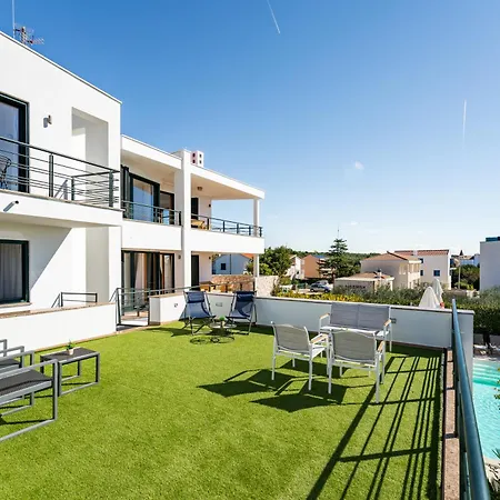 Paradise In With 6 Bedrooms, Pool And Gaming Βίλα