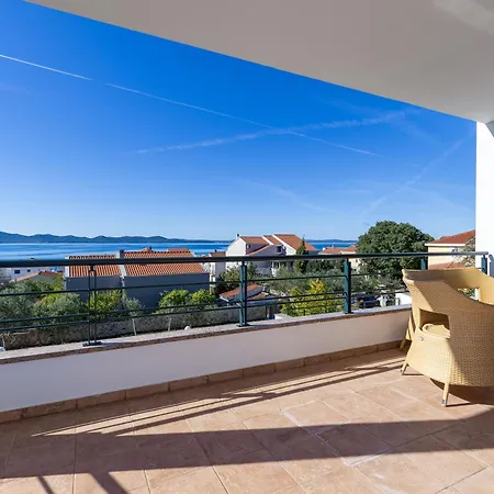 Villa Paradise In With 6 Bedrooms, Pool And Gaming *