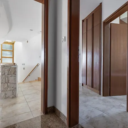 Βίλα Paradise In With 6 Bedrooms, Pool And Gaming