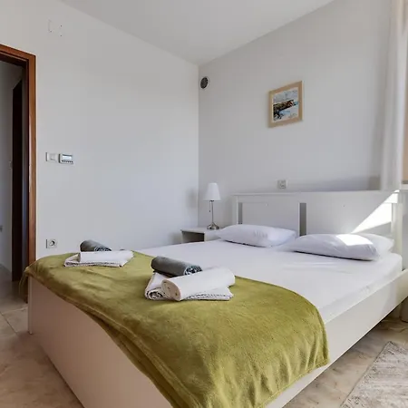 Villa Paradise In With 6 Bedrooms, Pool And Gaming