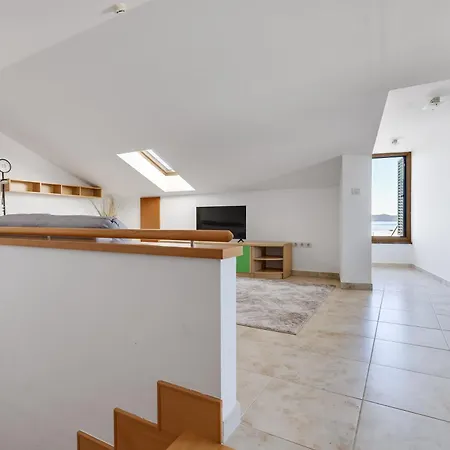 Βίλα Paradise In With 6 Bedrooms, Pool And Gaming Ζαντάρ