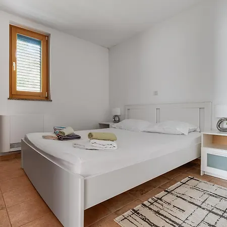 Βίλα Paradise In With 6 Bedrooms, Pool And Gaming Ζαντάρ