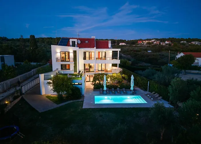 Paradise In With 6 Bedrooms, Pool And Gaming * Zadar