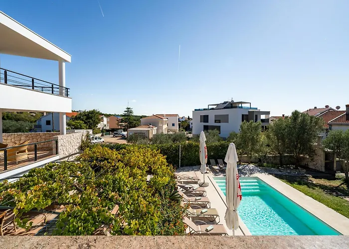 Paradise In With 6 Bedrooms, Pool And Gaming Villa *