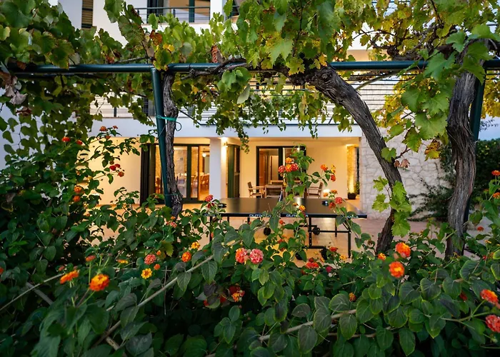 Paradise In With 6 Bedrooms, Pool And Gaming