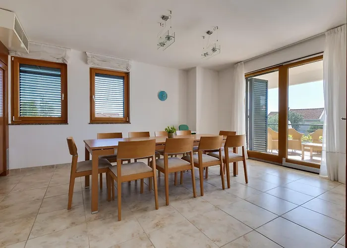 Paradise In With 6 Bedrooms, Pool And Gaming