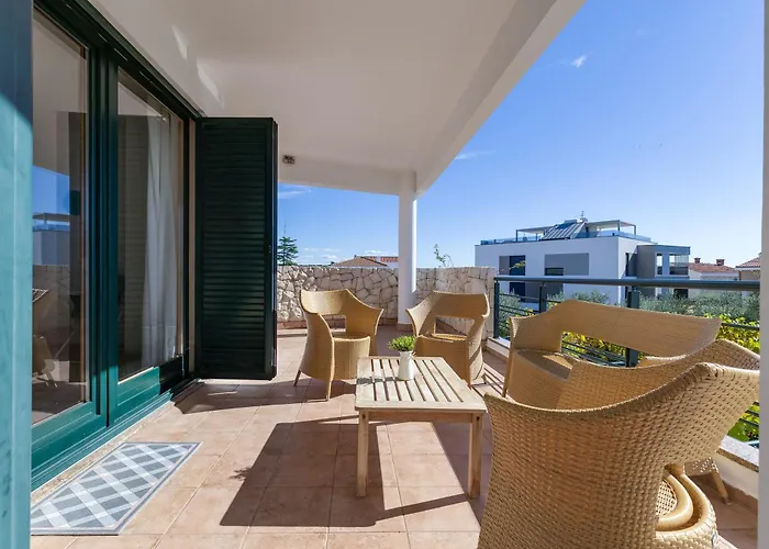 Paradise In With 6 Bedrooms, Pool And Gaming *