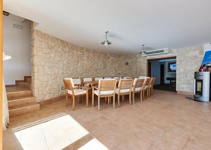 Paradise In With 6 Bedrooms, Pool And Gaming