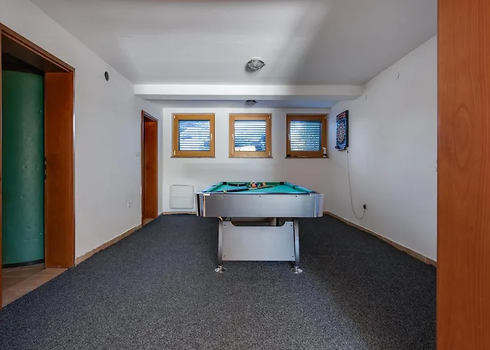 Βίλα Paradise In With 6 Bedrooms, Pool And Gaming