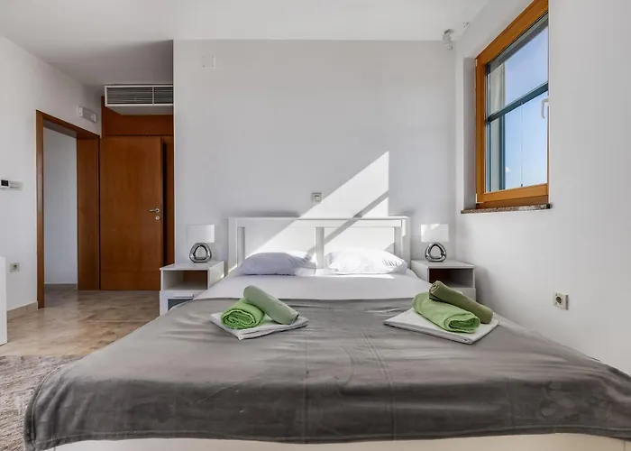 Paradise In With 6 Bedrooms, Pool And Gaming Villa Zadar