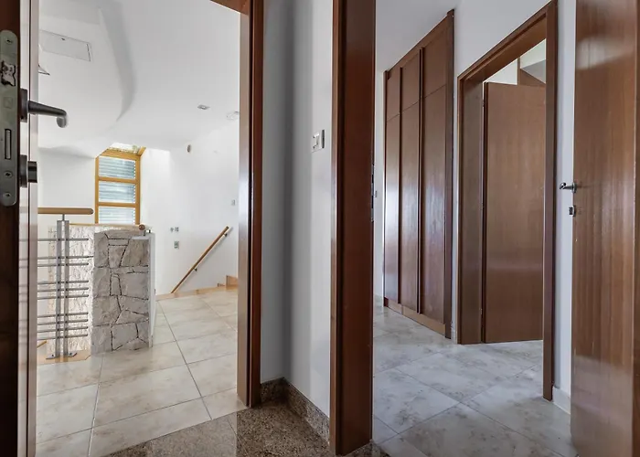 Villa Paradise In With 6 Bedrooms, Pool And Gaming