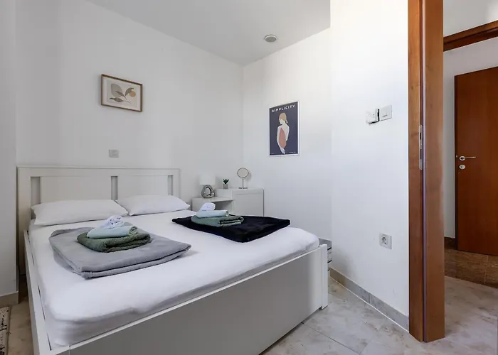 Villa Paradise In With 6 Bedrooms, Pool And Gaming *
