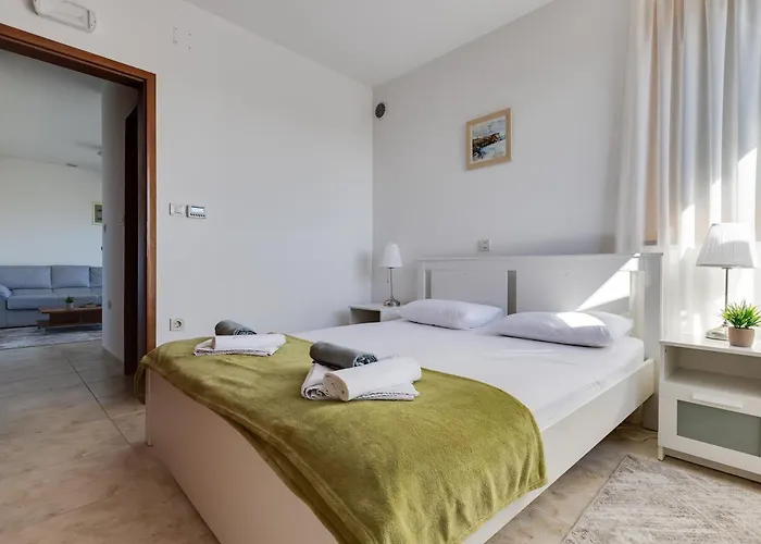 Βίλα Paradise In With 6 Bedrooms, Pool And Gaming