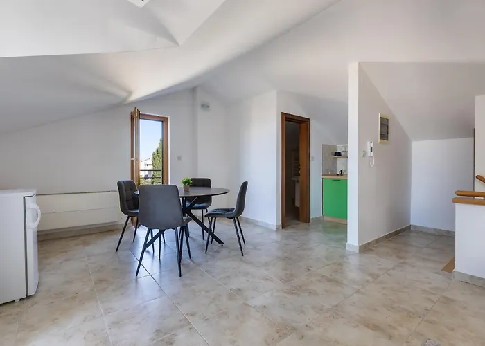 Paradise In With 6 Bedrooms, Pool And Gaming Villa *