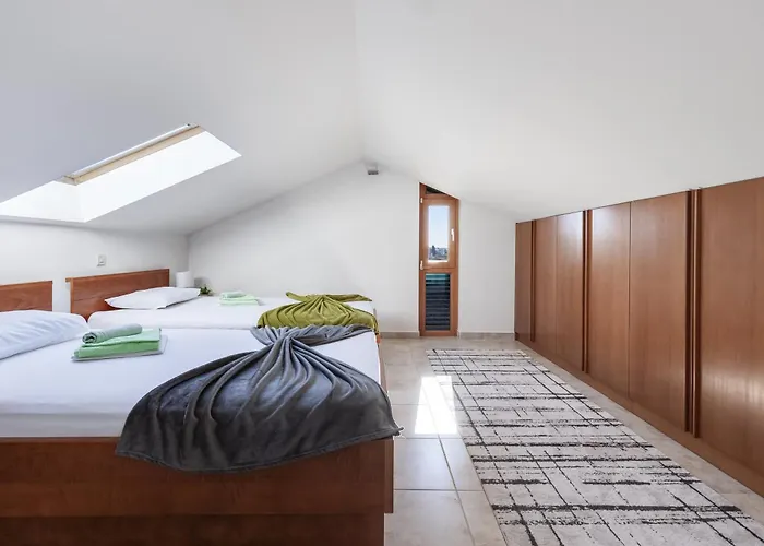 Paradise In With 6 Bedrooms, Pool And Gaming