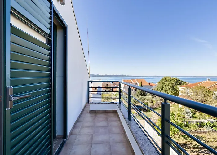 Paradise In With 6 Bedrooms, Pool And Gaming *